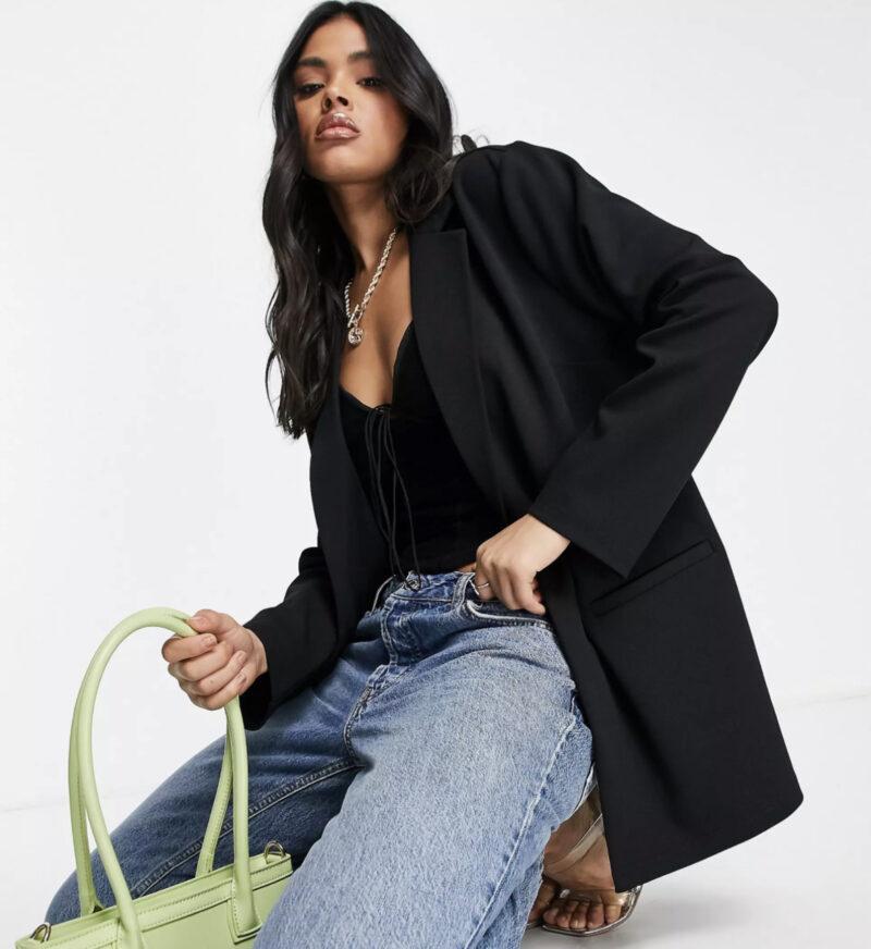 esempio blazer nero capsule wardrobe
