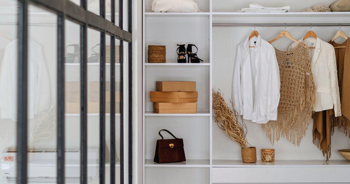 Capsule wardrobe: cos'è, perché è utile e come crearlo